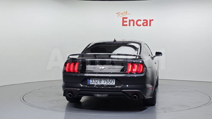 Ford Mustang 2023 — 4