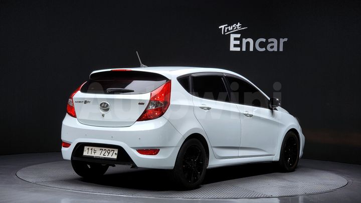 Hyundai Accent 2011 — 2