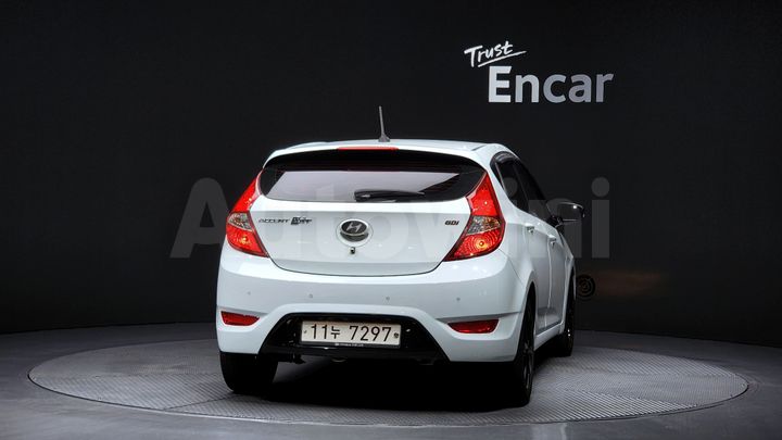 Hyundai Accent 2011 — 4