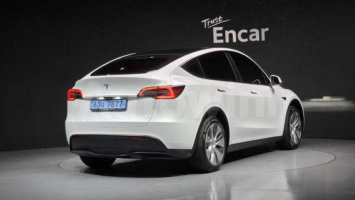 Tesla Model Y 2023 — 2