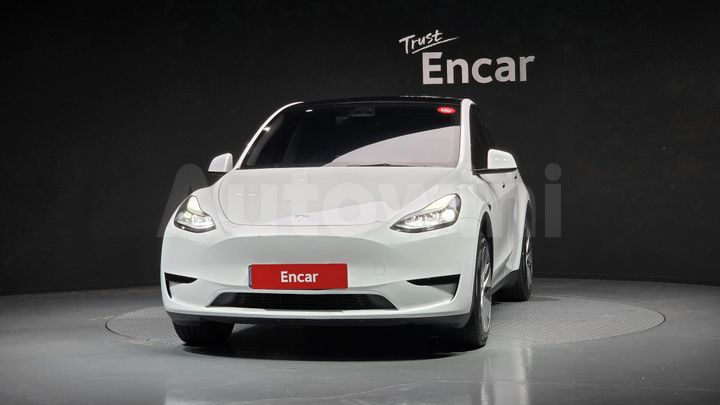 Tesla Model Y 2023 — 3