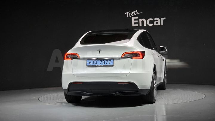 Tesla Model Y 2023 — 4