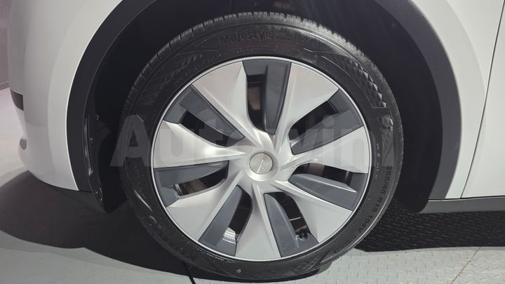 Tesla Model Y 2023 — 5