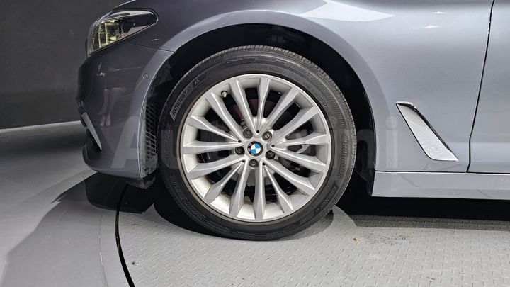 BMW 5 Series 2018 — 5