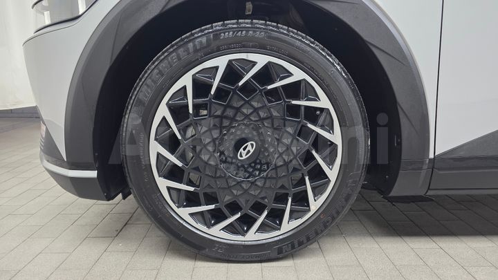 Hyundai Ioniq5 2023 — 5