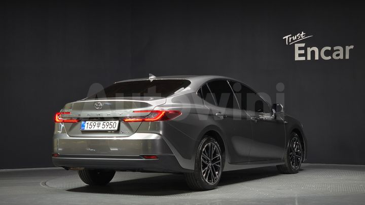Toyota Camry 2025 — 2