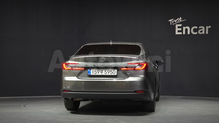 Toyota Camry 2025 — 4