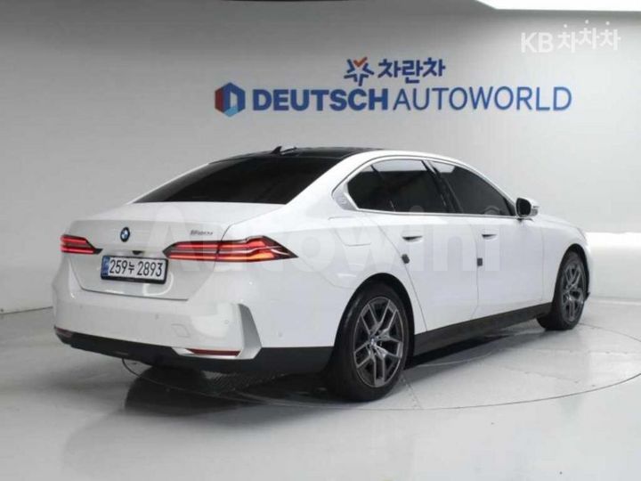 BMW 5 Series 2024 — 2