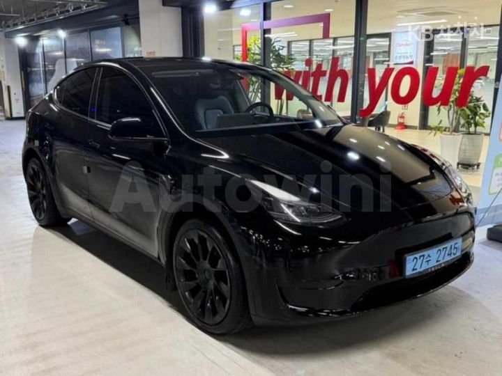 Tesla Model Y 2023 — 2