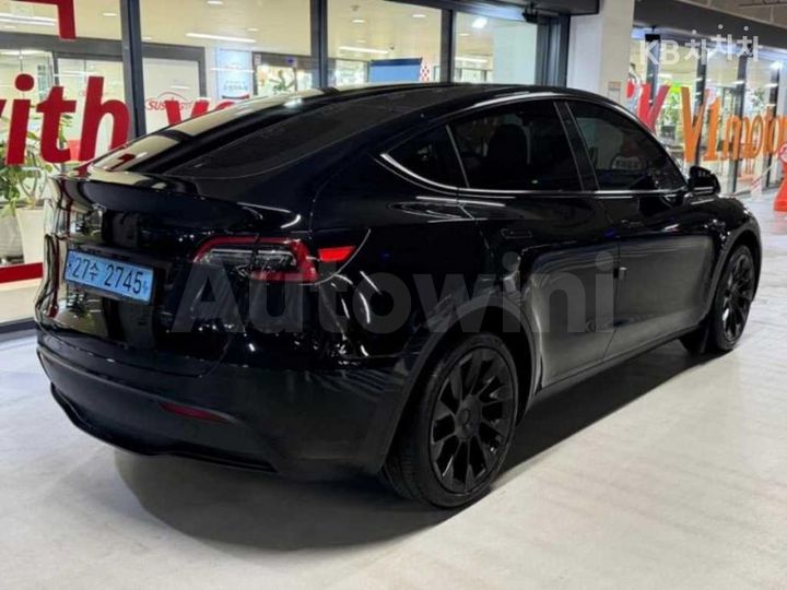 Tesla Model Y 2023 — 4