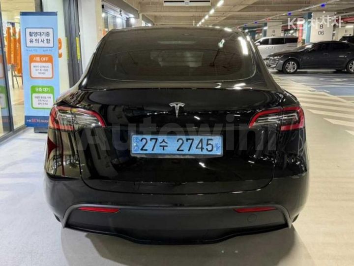 Tesla Model Y 2023 — 5
