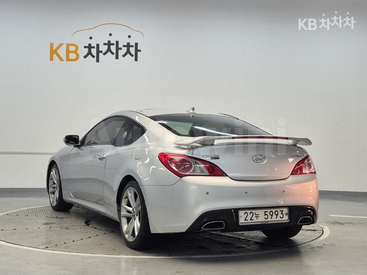 Hyundai Genesis 2011 — 2