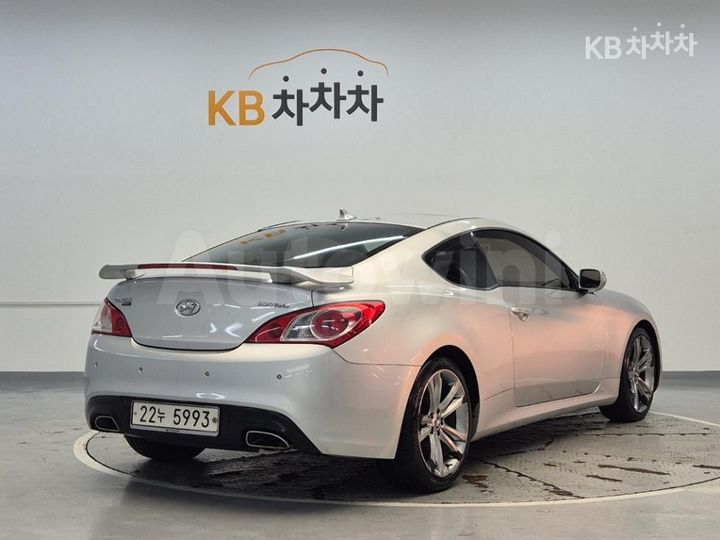Hyundai Genesis 2011 — 3