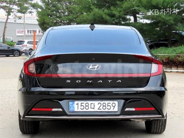 Hyundai Sonata 2023 — 4