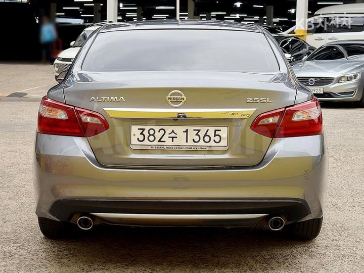 Nissan Altima 2018 — 3