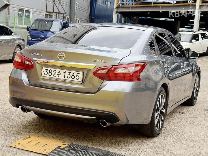 Nissan Altima 2018 — 4