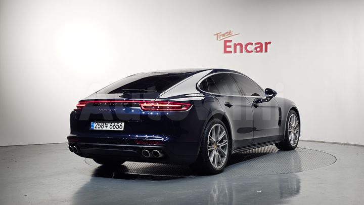 Porsche Panamera 2018 — 2