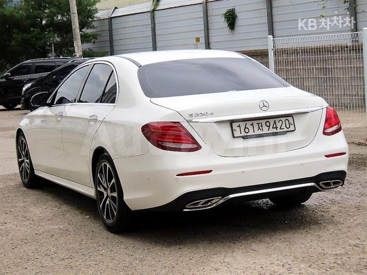 Mercedes Benz E Class 2017 — 3