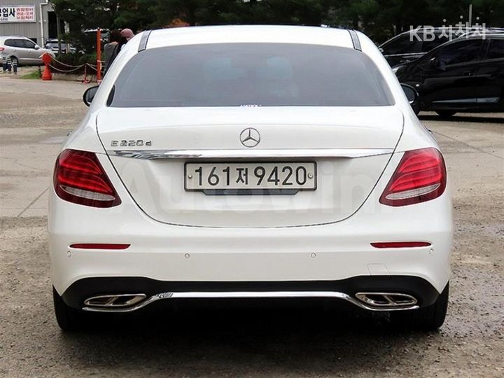 Mercedes Benz E Class 2017 — 4