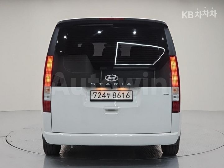 Hyundai Staria 2022 — 3