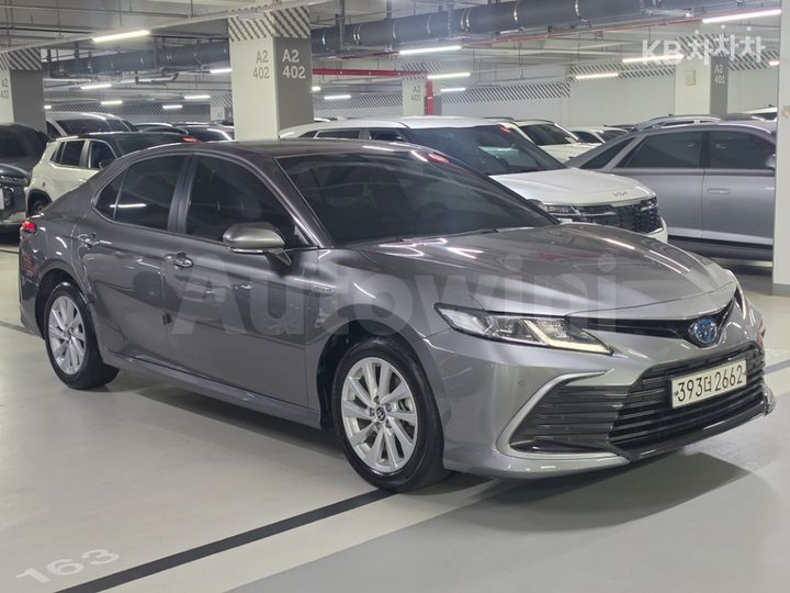Toyota Camry 2023 — 3