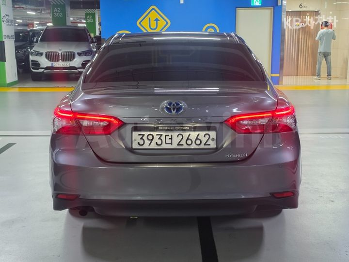 Toyota Camry 2023 — 4