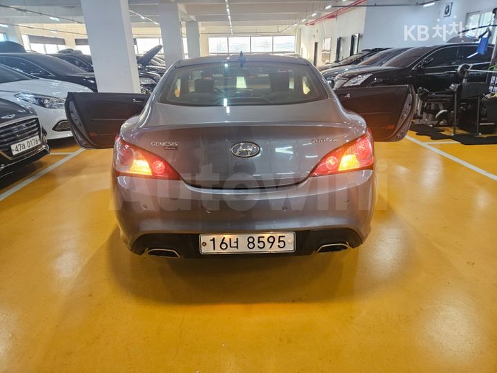 Hyundai Genesis 2011 — 3