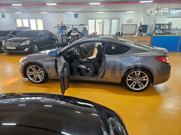 Hyundai Genesis 2011 — 4