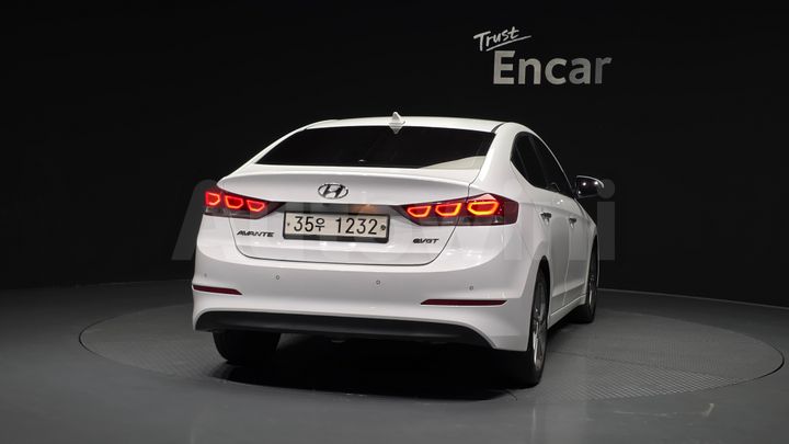 Hyundai Avante 2017 — 4