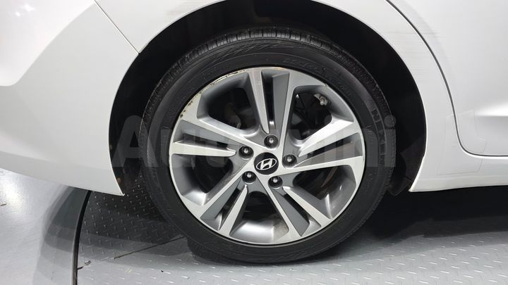Hyundai Avante 2017 — 5