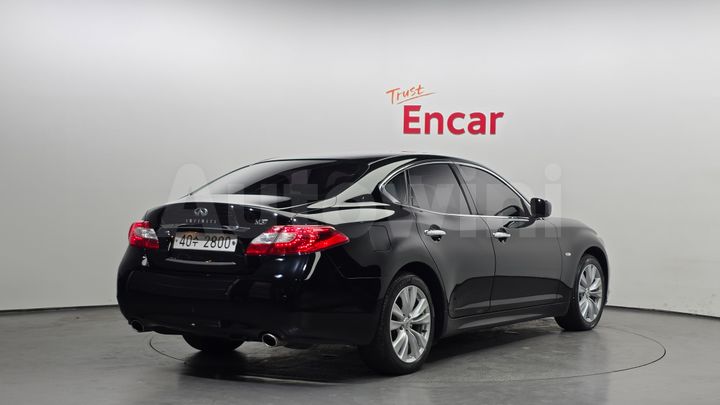 Infiniti M 2011 — 2