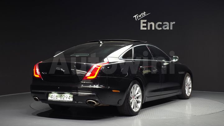 Jaguar XJ 2016 — 2