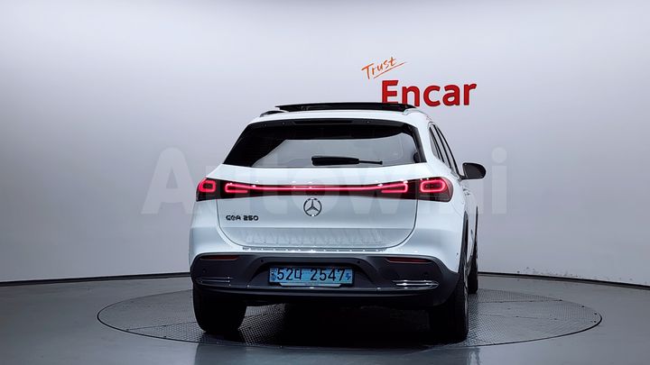 Mercedes Benz EQA 2023 — 4