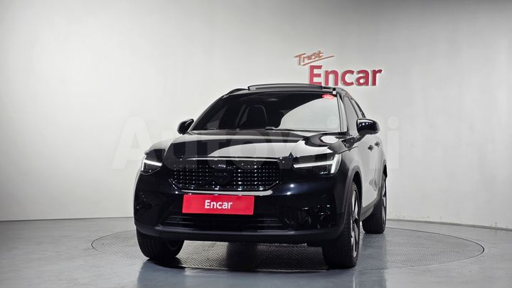 Volvo XC40 2025 — 3