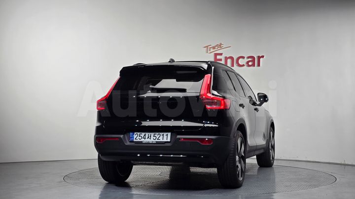 Volvo XC40 2025 — 4