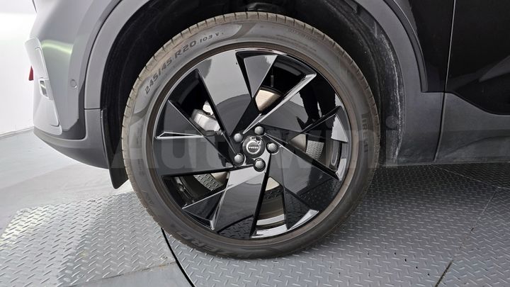 Volvo XC40 2025 — 5