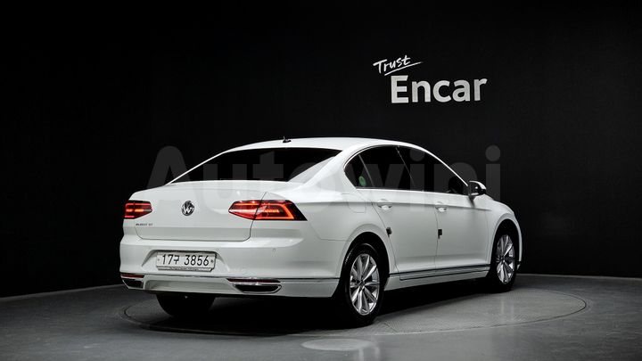 Volkswagen Passat 2018 — 2