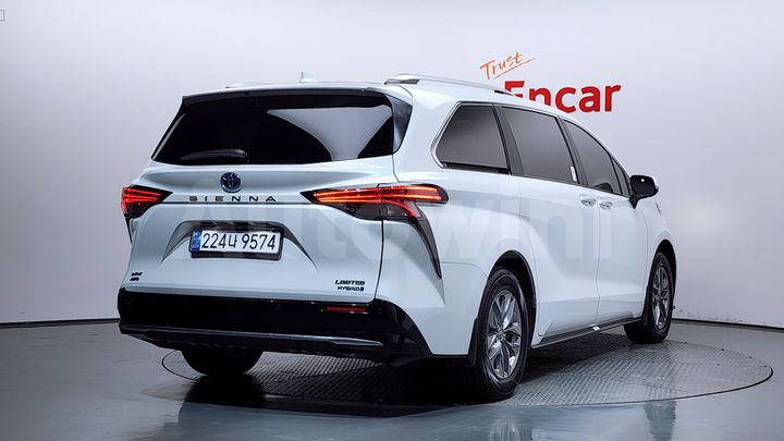 Toyota Sienna 2024 — 2
