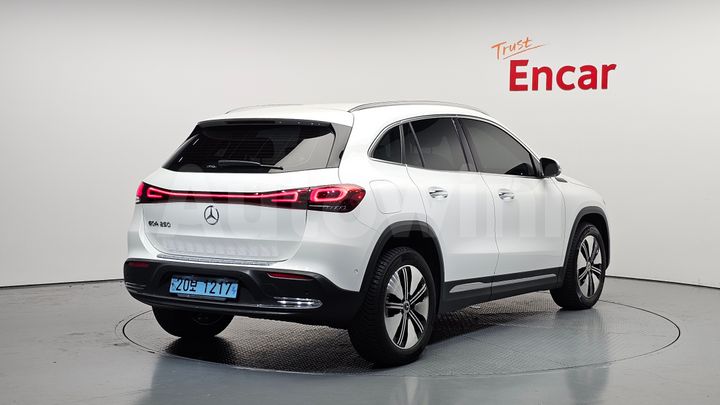 Mercedes Benz EQA
