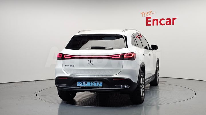 Mercedes Benz EQA 2021 — 4