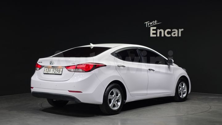 Hyundai Avante 2015 — 3