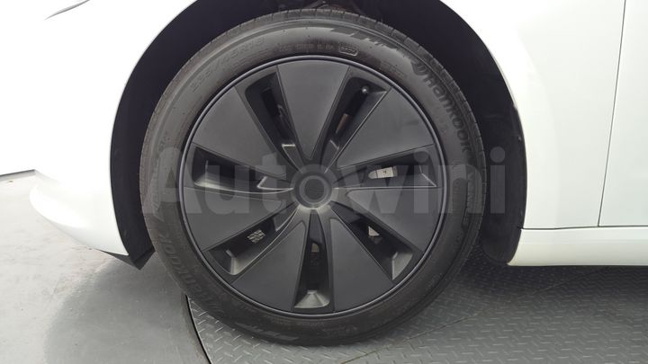 Tesla Model 3 2024 — 5