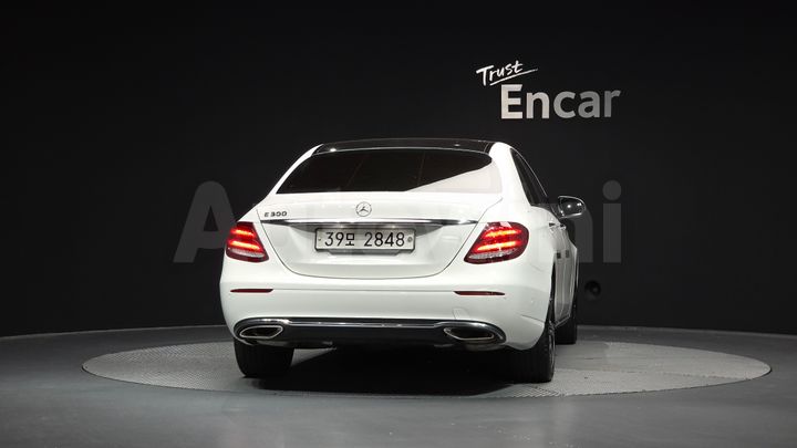 Mercedes Benz E Class 2018 — 3