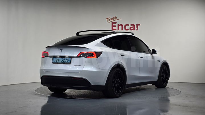 Tesla Model Y 2021 — 2
