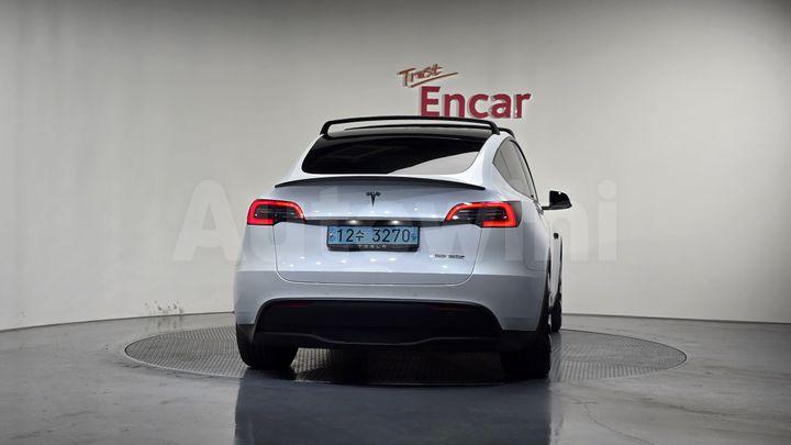 Tesla Model Y 2021 — 4