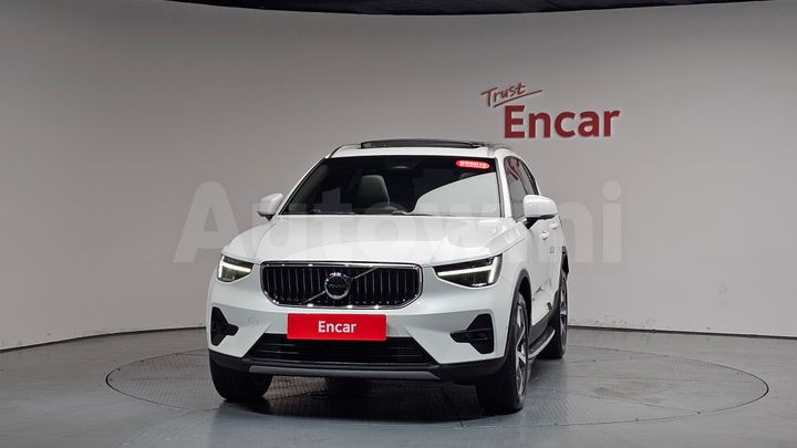 Volvo XC40 2023 — 2