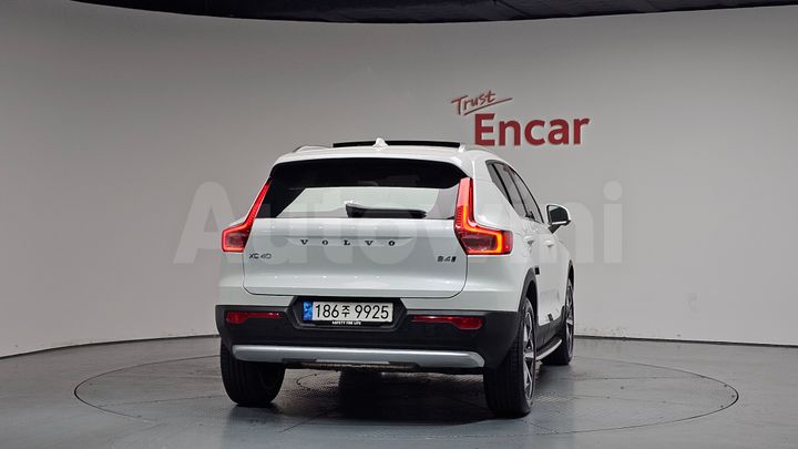 Volvo XC40 2023 — 3