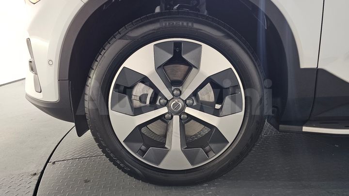 Volvo XC40 2023 — 4