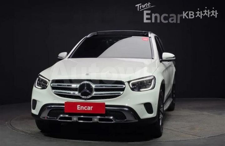 Mercedes Benz GLC Class 2022 — 2