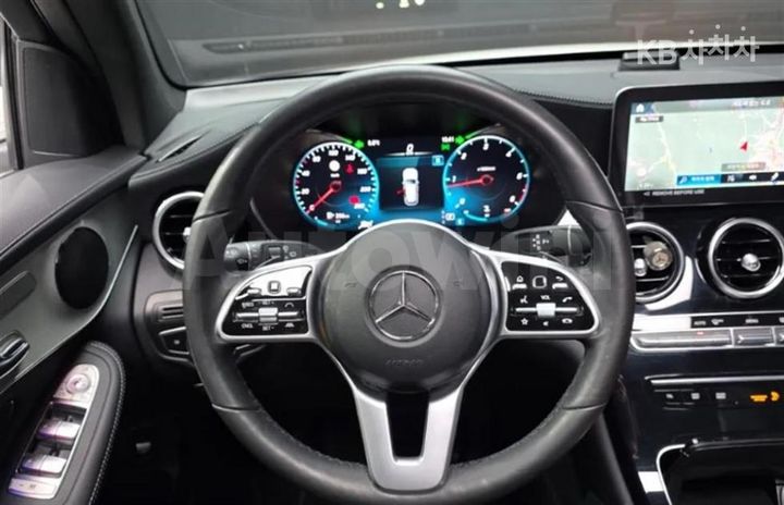 Mercedes Benz GLC Class 2022 — 5